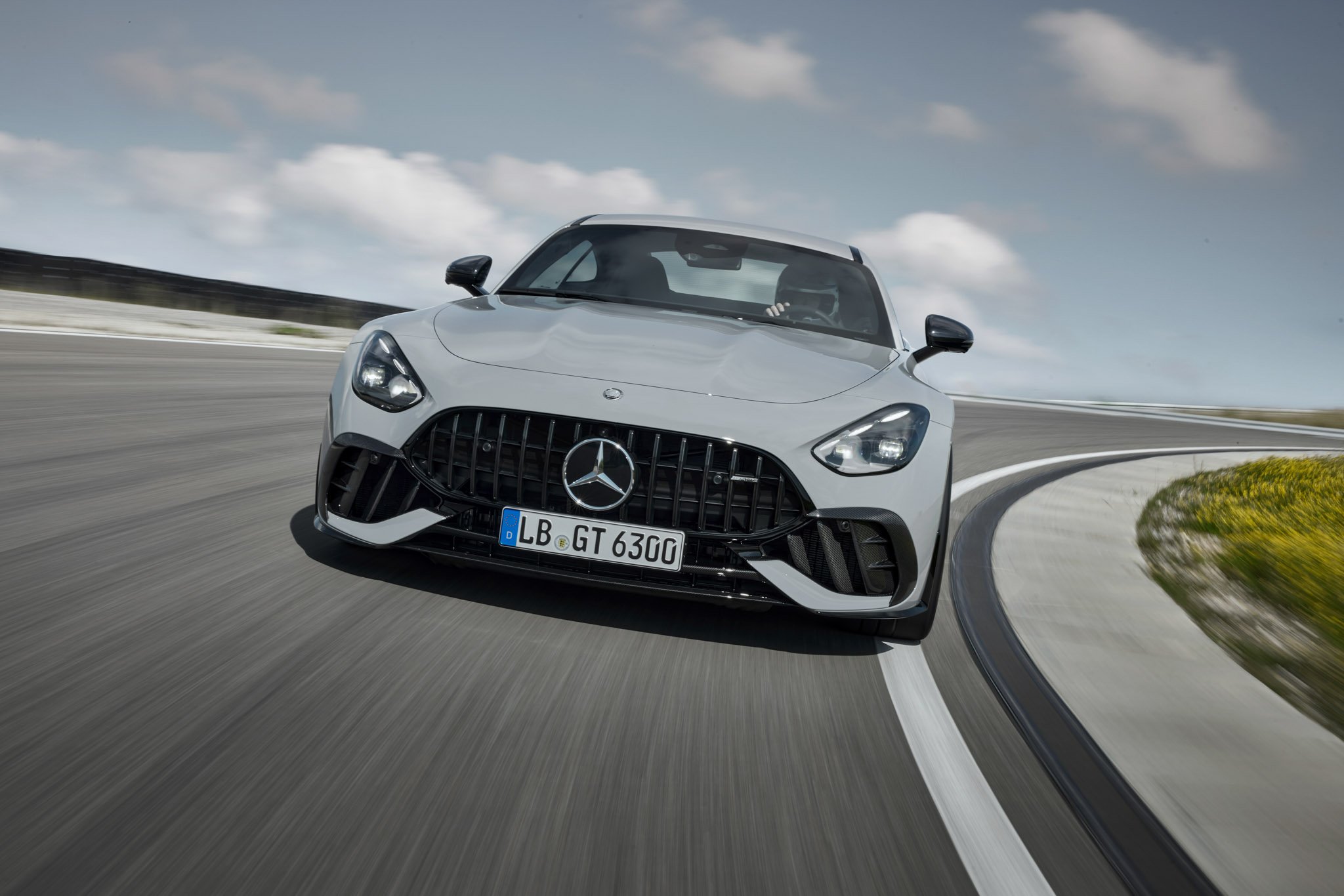 mercedes-amg-gt-63-pro-4matic-3.jpg