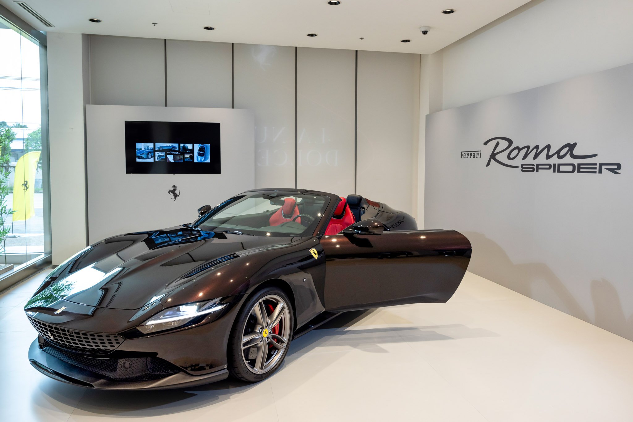 ferrari-roma-spyder-ve-viet-nam-3.jpg