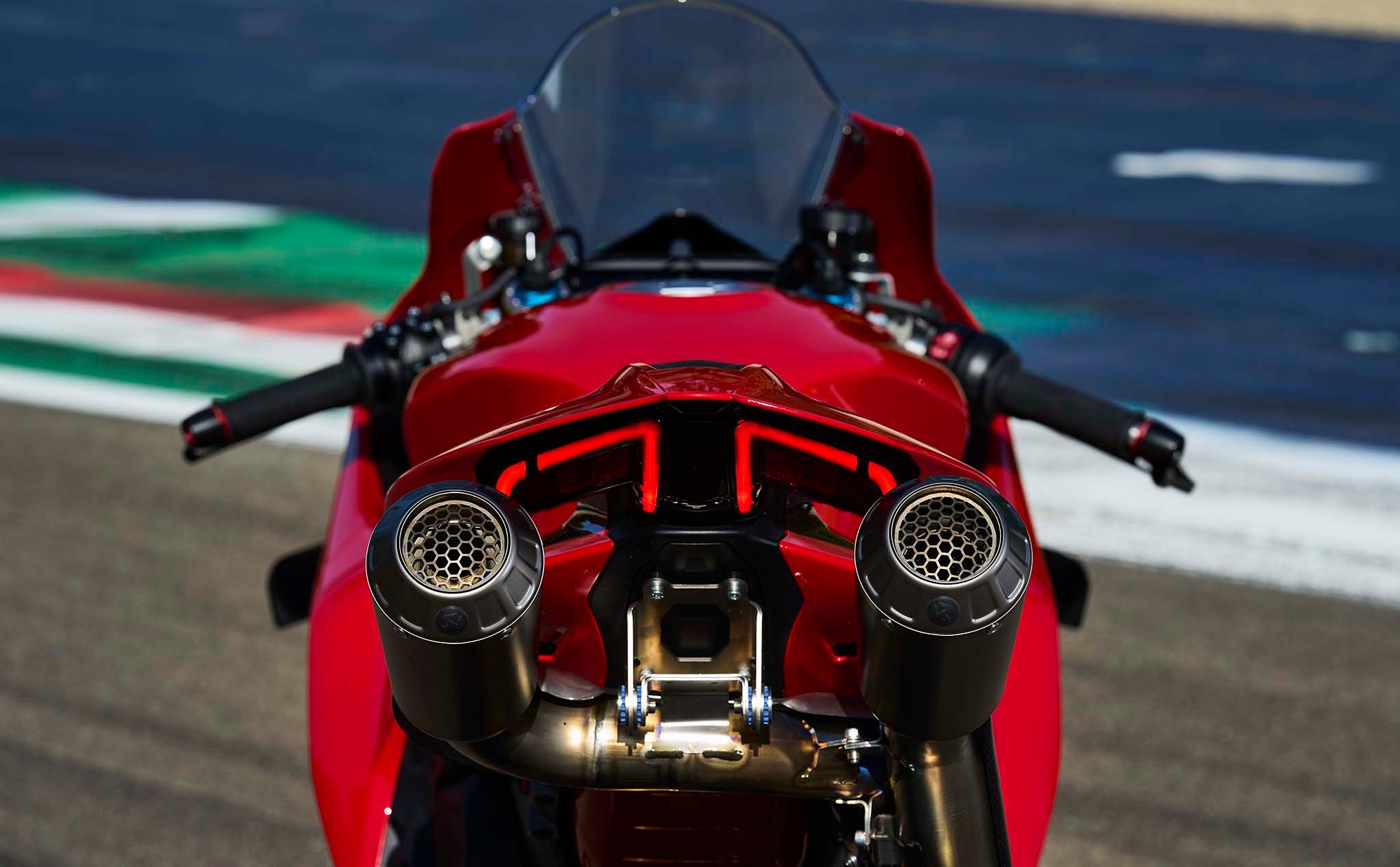 ducati-panigale-v4-2025-9.jpg